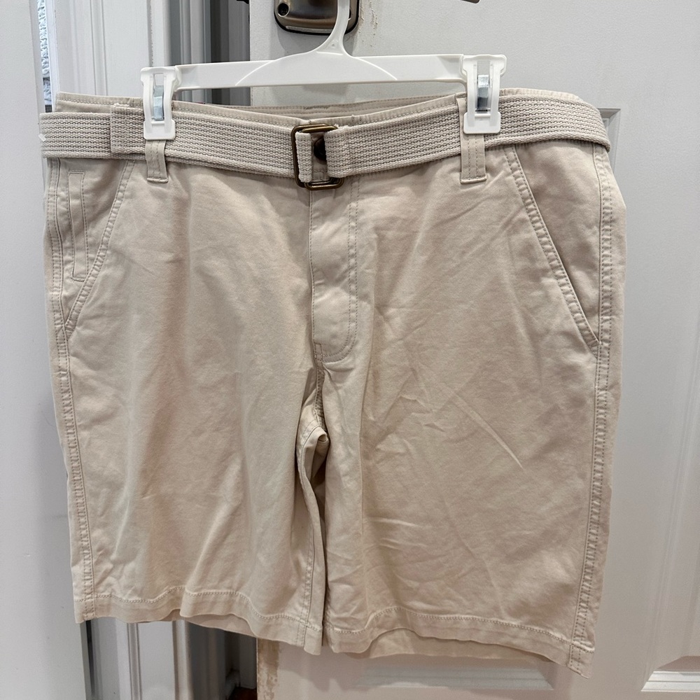BRAND NEW!! Khaki shorts
